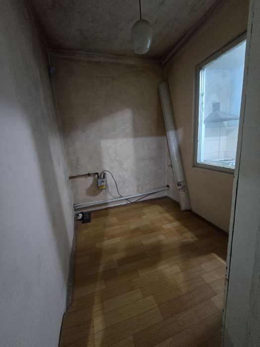 Srochni kvartira sotiladi