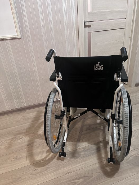 Продам инвалидную коляску