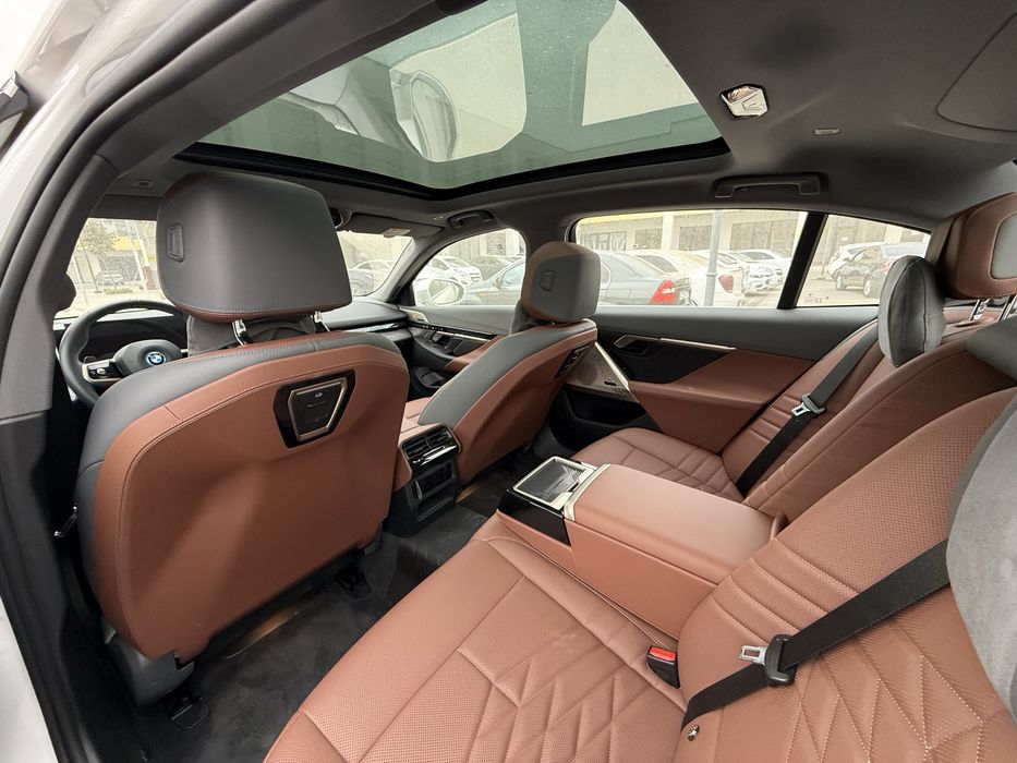 BMW i5 35L (eDrive 35L) bez prabeg chegirma narxlarda