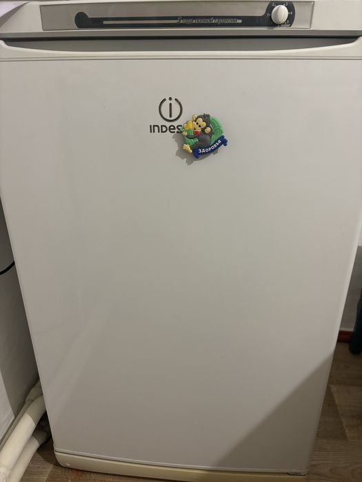 Продам морозильник Indesit