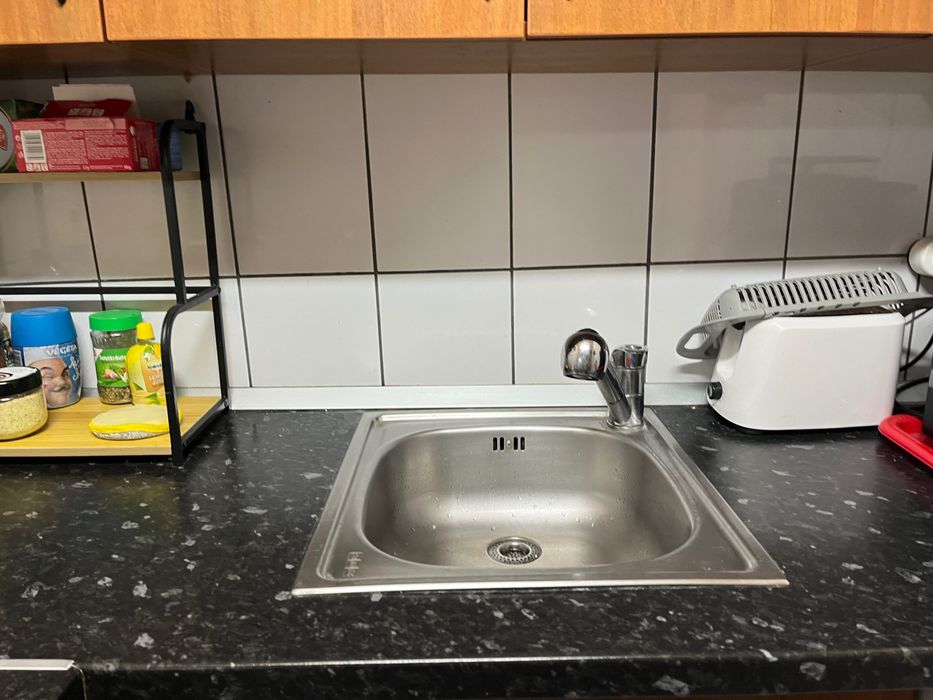 Vand chiuveta inox cu robinet inclus si blat negru