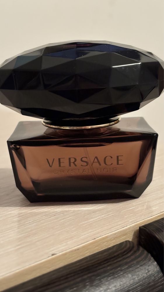 Versace Crystal Noir парфюмерная вода EDP 50 мл, для женщин