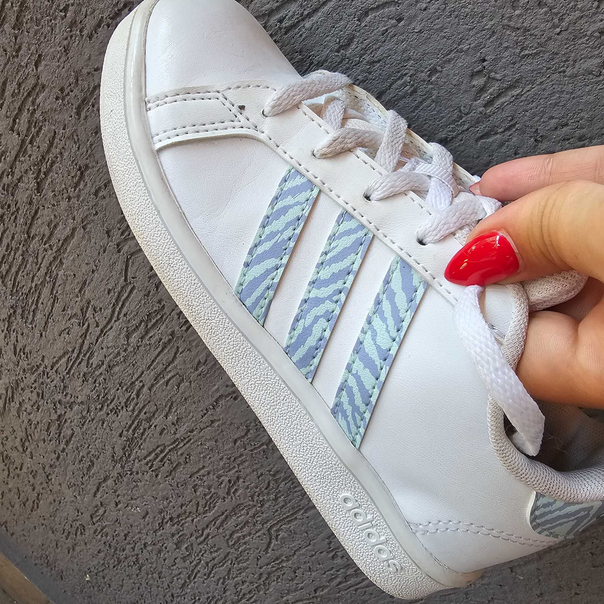 Детски маратонки сникърси adidas 31