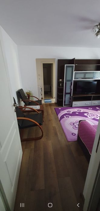Închiriez apartament