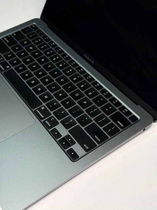 Macbook Air M1 deyarli yangi