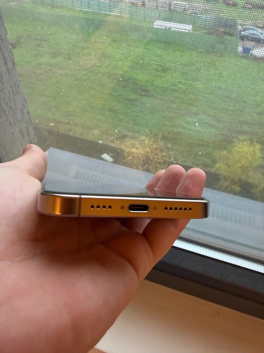 Iphone 16 pro max dessert titanium