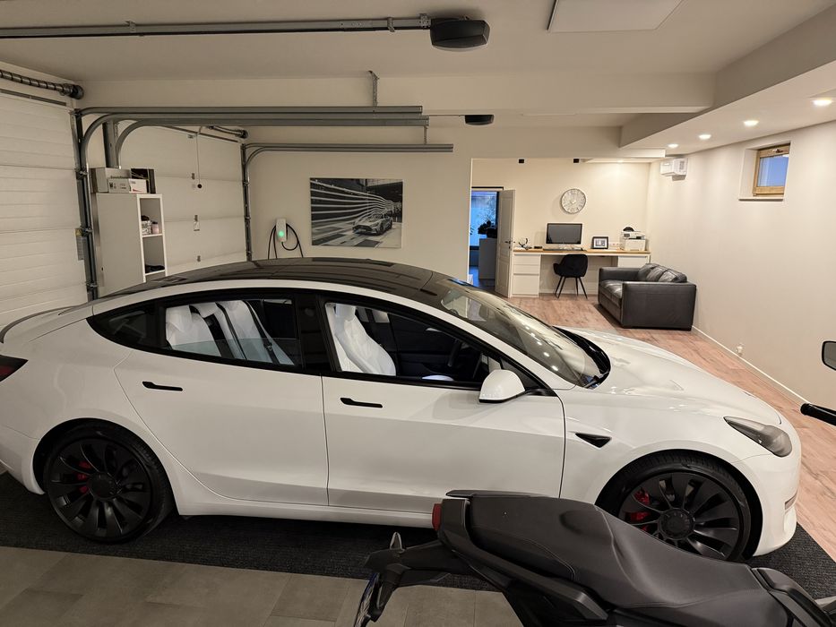 Vand Tesla 3 Performance TVA 21 % Deductibil !!! Interior ALB !