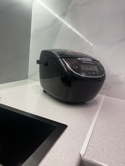 Мультиварка Redmond RMC-28