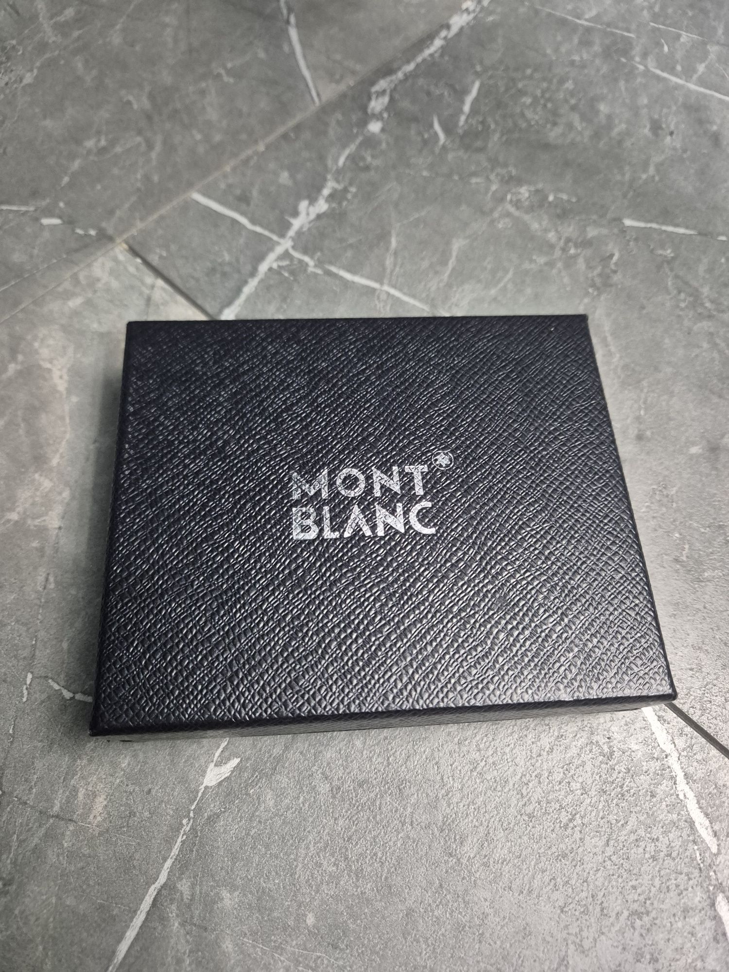 Vand portofel nou Montblanc din piele