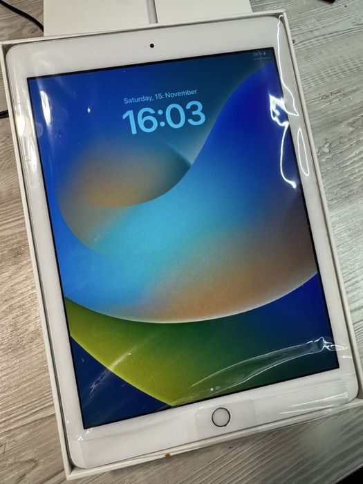 iPad gen 5, 32 gb, white