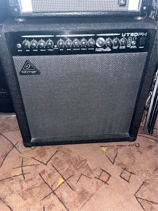 Гитарный комбоуслитель BEHRINGER VT50FX VIRTUBE