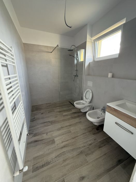 Casa de vanzare, 125mp utili, 3 dormitoare, 2 bai, dressing