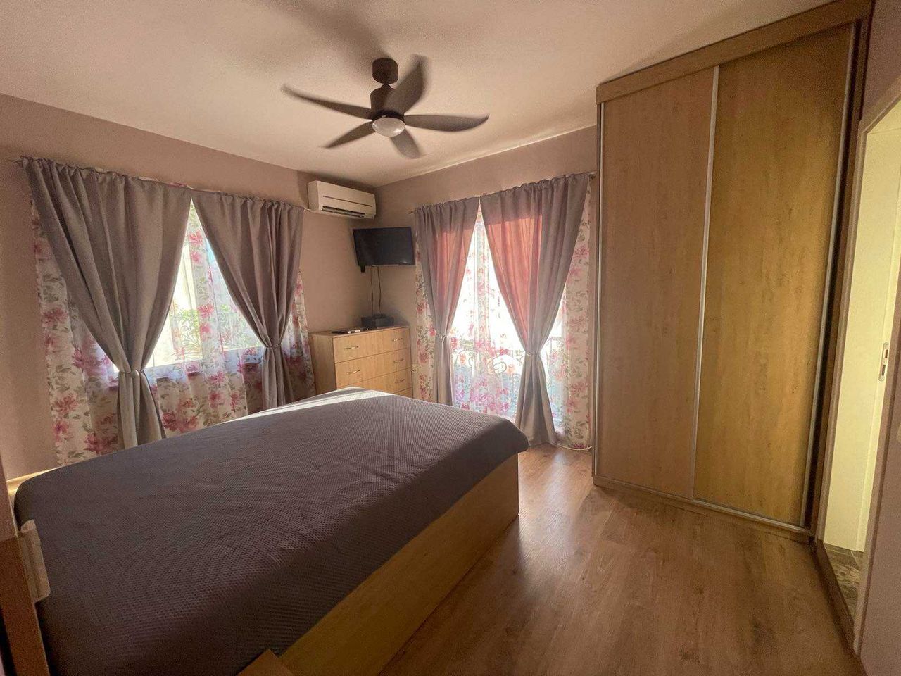 Дава се под наем Къща в Бургас, Сарафово - 250 кв.м за 1100 € - Снимка #1