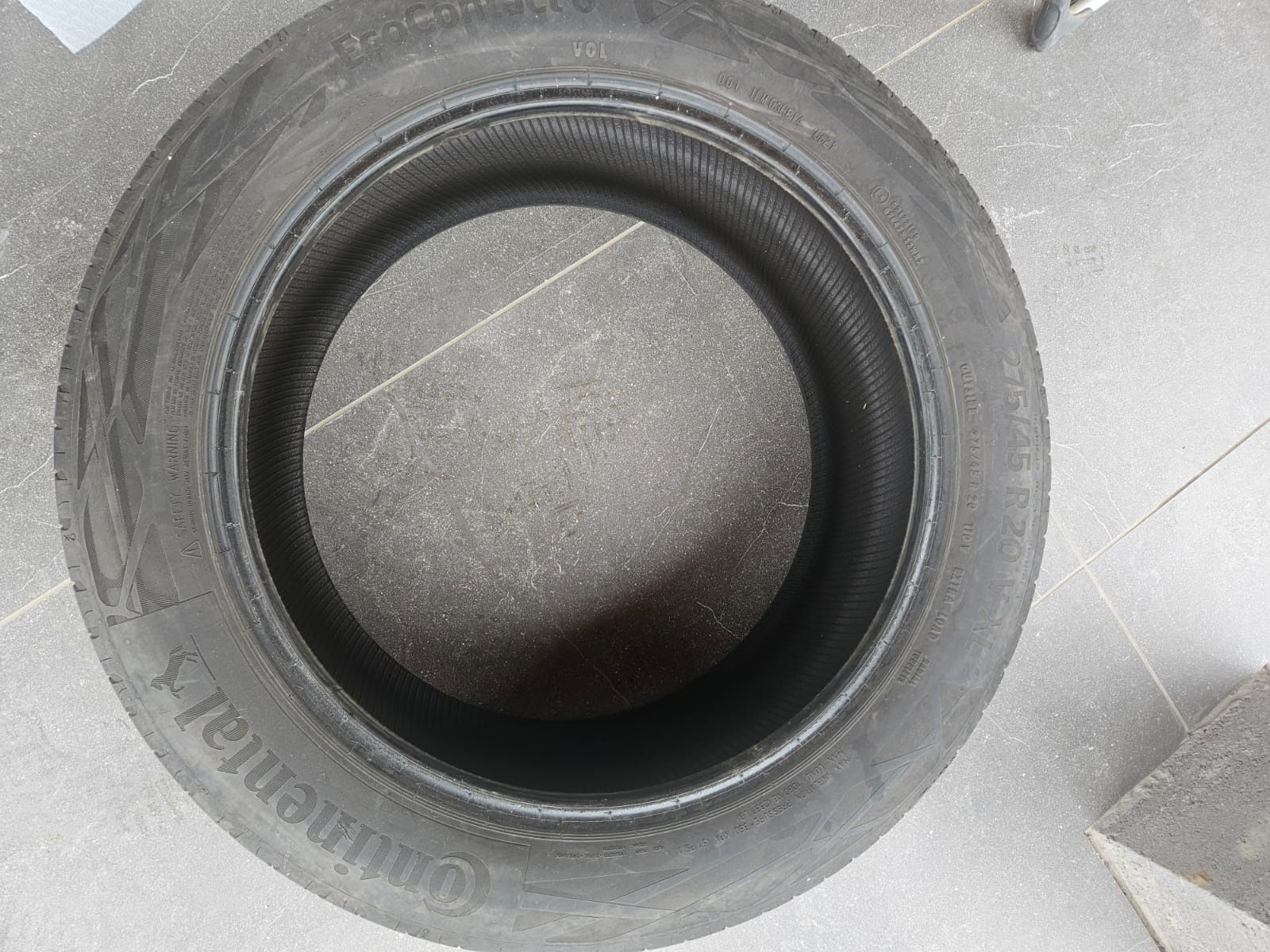 275 45 R20 Continental vara