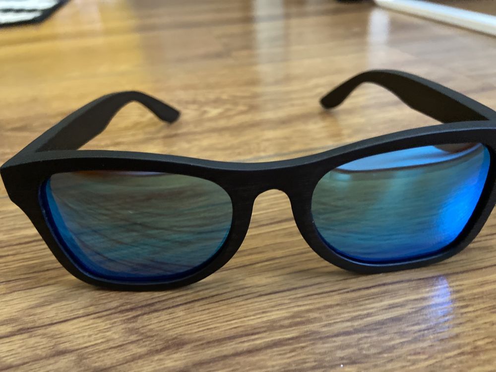 Продавам два чифта слънчеви очила Superdry и дървенк