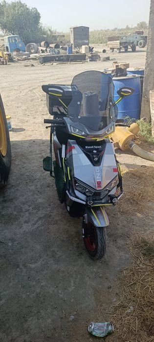 Skuter sotiladi elektroni