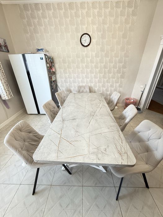 Стол со стульями