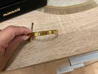 Гривна cartier носена