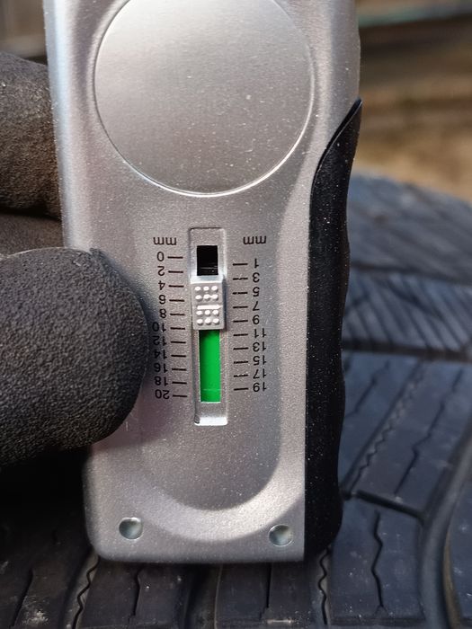 Vând cauciucuri Michelin alpin 2 mărimi