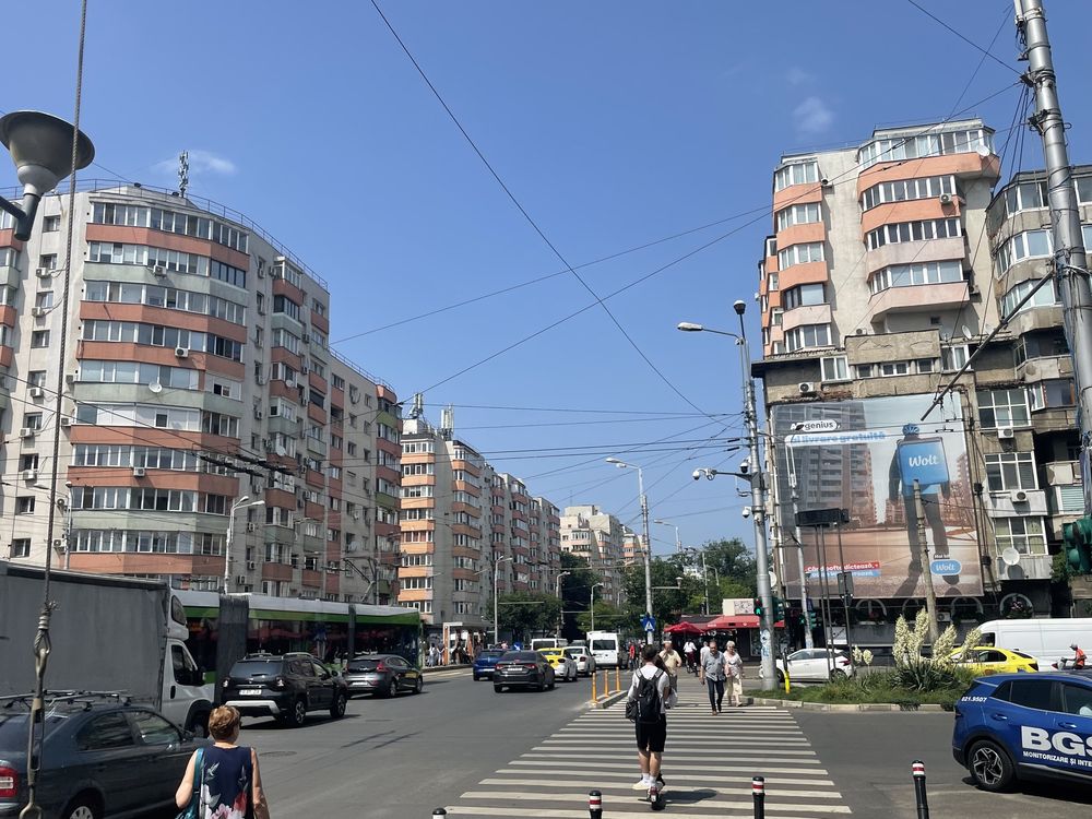 Inchiriez spatii comerciale,stradale cu vad bun 25mp-200mp
