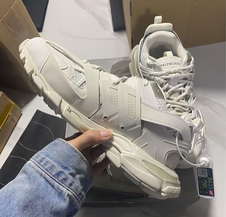 Balenciaga track alb