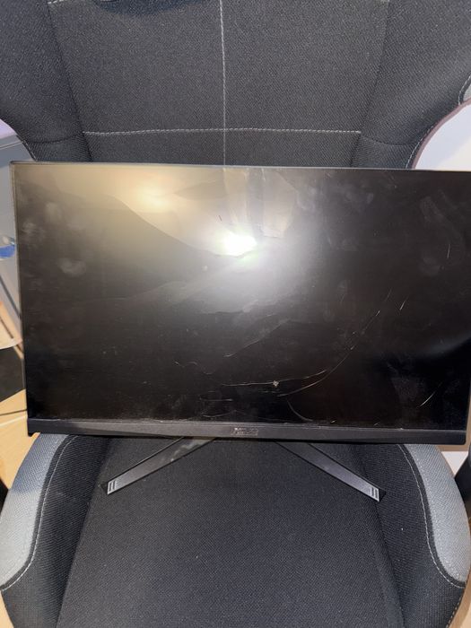 vand monitor gaming asus