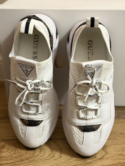 Adidasi Guess nr 38 26 cm