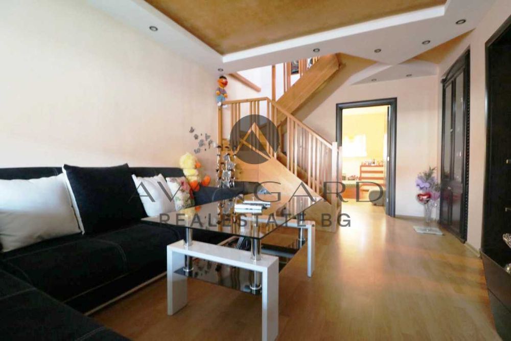 оф.7543 Просторен Обзаведен Мезонет до Камела