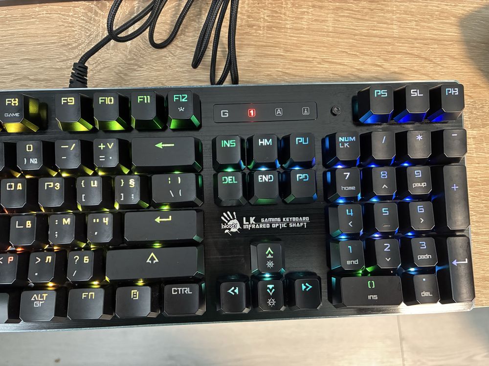 Геймърска Mеханична Клавиатура Bloody B820R Red Switch