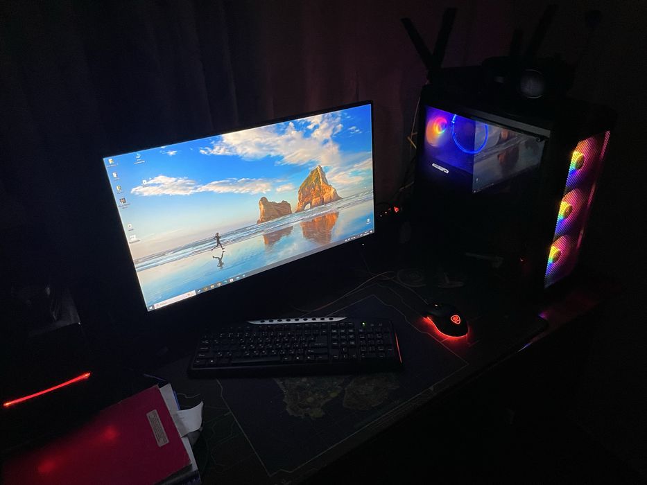 Продается кейс с монтором MSI