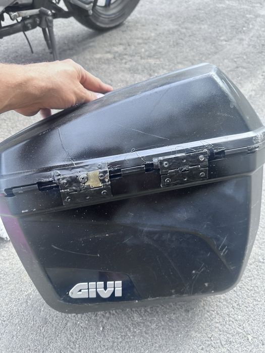 Set sidecase Givi monokey e20 cu Defect