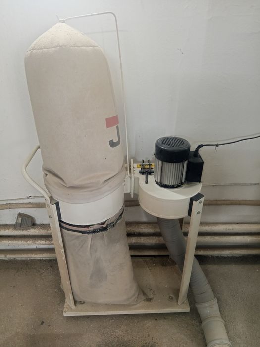 Вытяжка в хорошем состоянии..