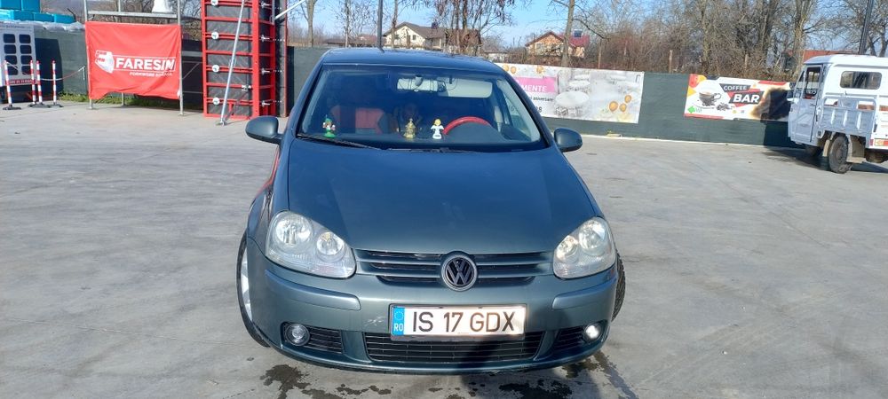 vând golf 5 1.6 benzina