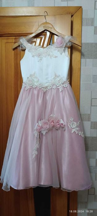 Красивое платье принцессы на 8-9 лет