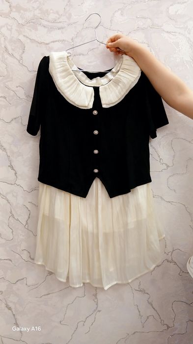 Yubka-kofta sotiladi. Holati yangi. Kiyganilada asal turadi.