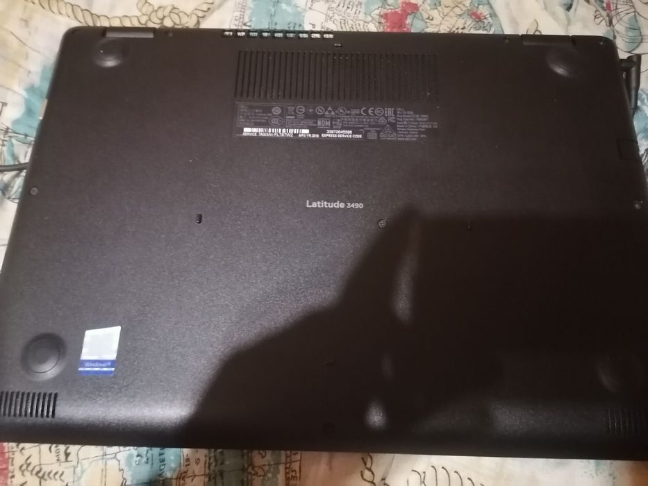 Vând laptop dell latitude 3490