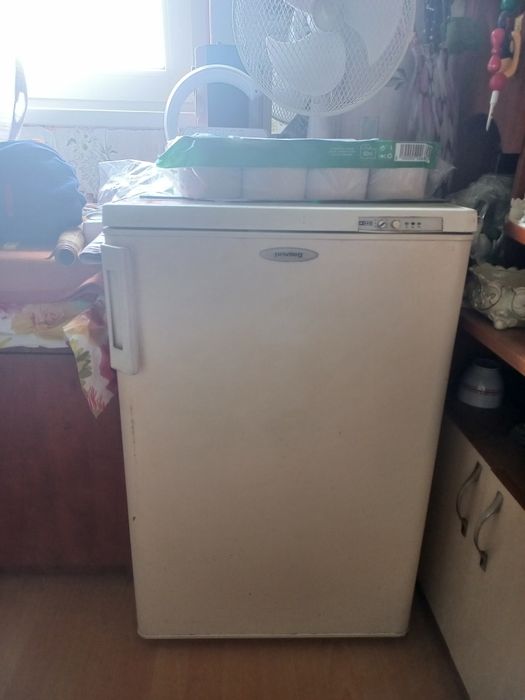 Vând congelator privileg