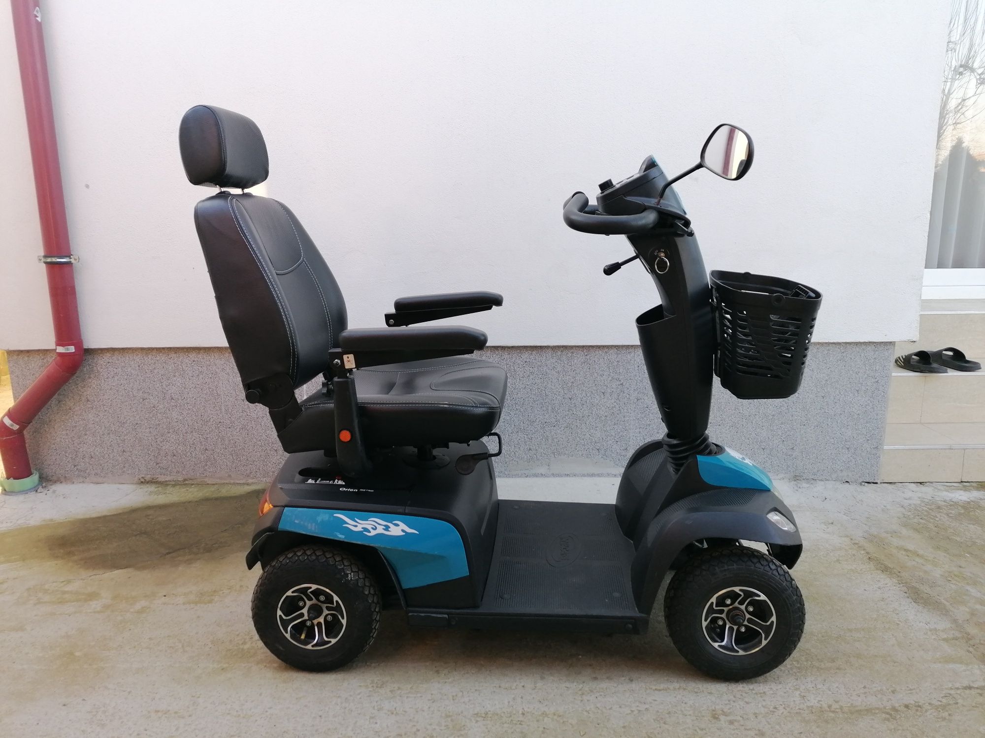 Cărucior scuter electric pentru persoane cu dizabilități Invacar Orion
