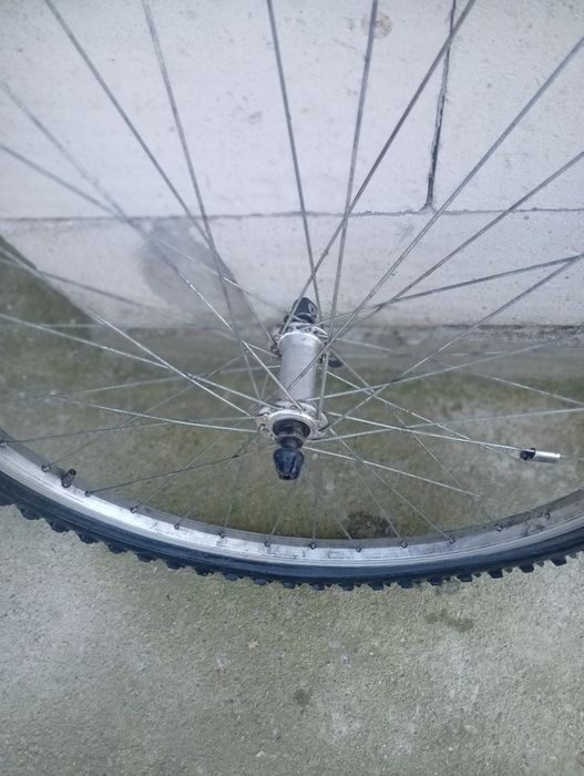Vând două roți de bicicletă
