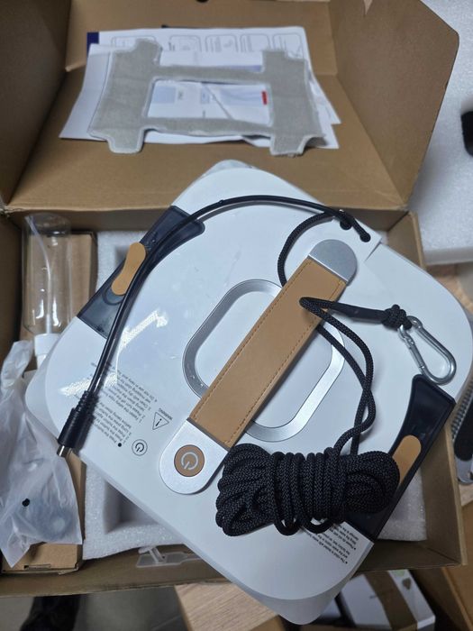 Robot curatare geamuri cu pulverizare, rezervor dublu