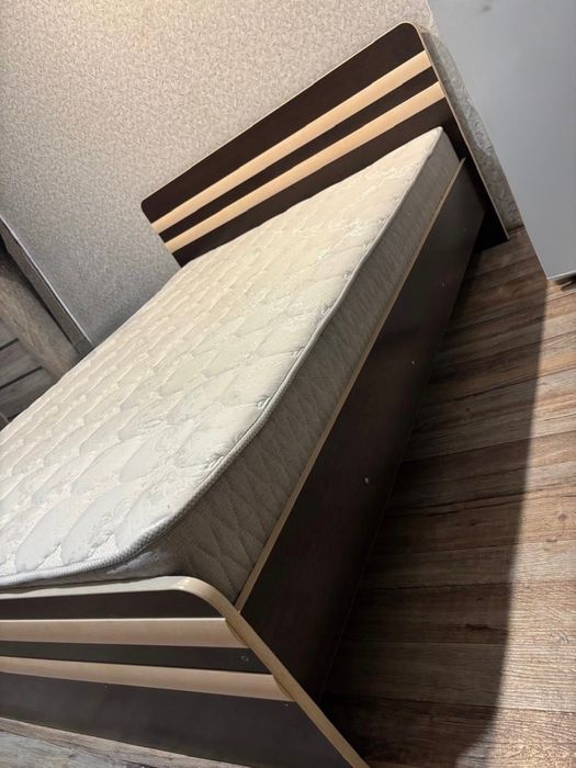 Продам двуспальную кровать