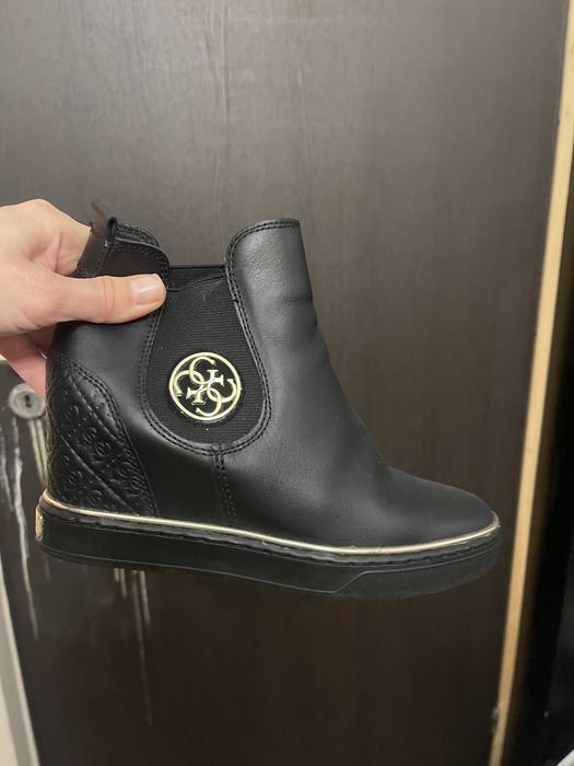 Ghete piele Guess