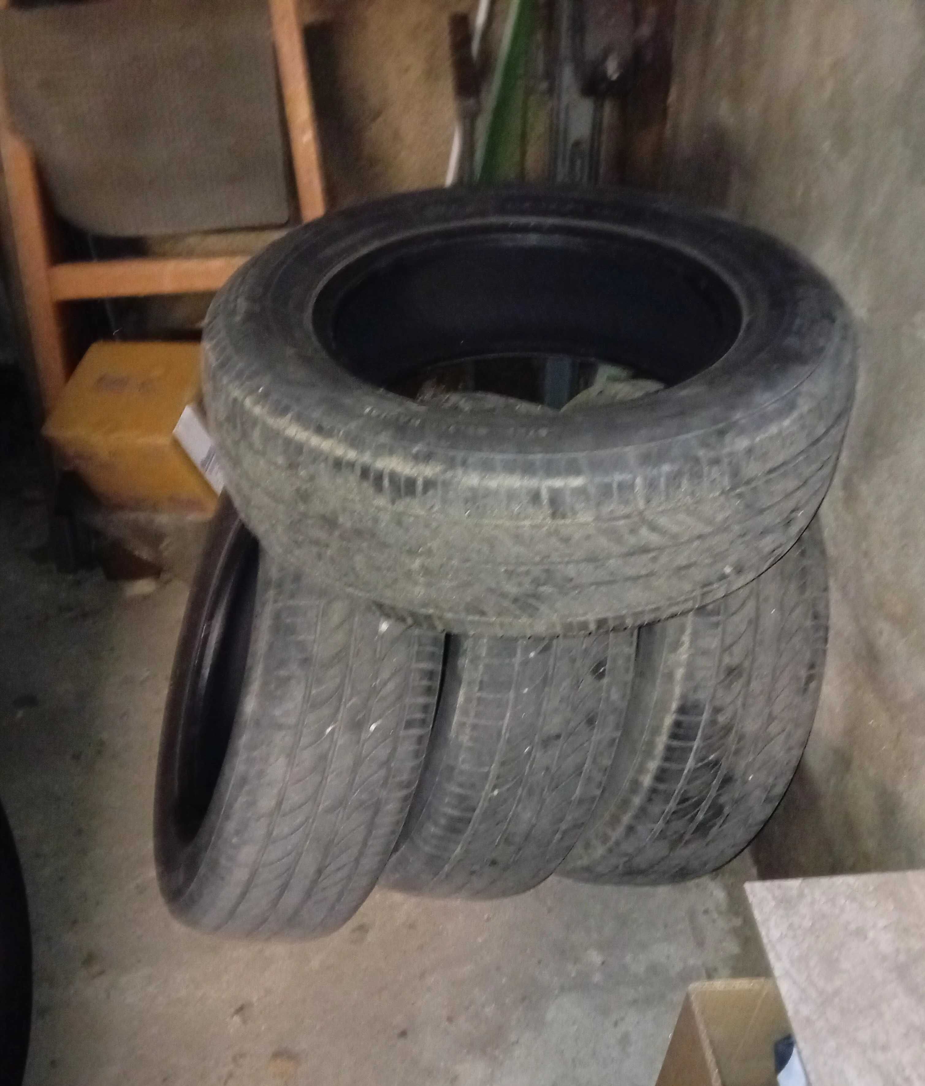 Гуми 215/65r16 .