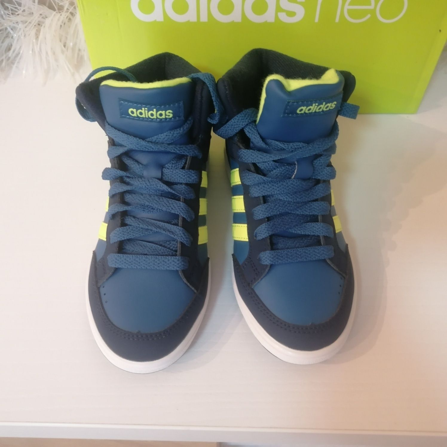 31 номер adidas neo кецове