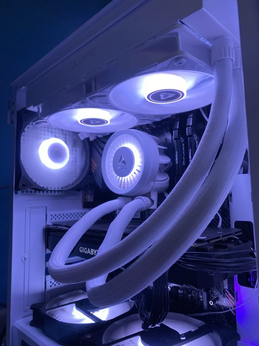 Arctic Liquid Freezer III 240 ARGB бял