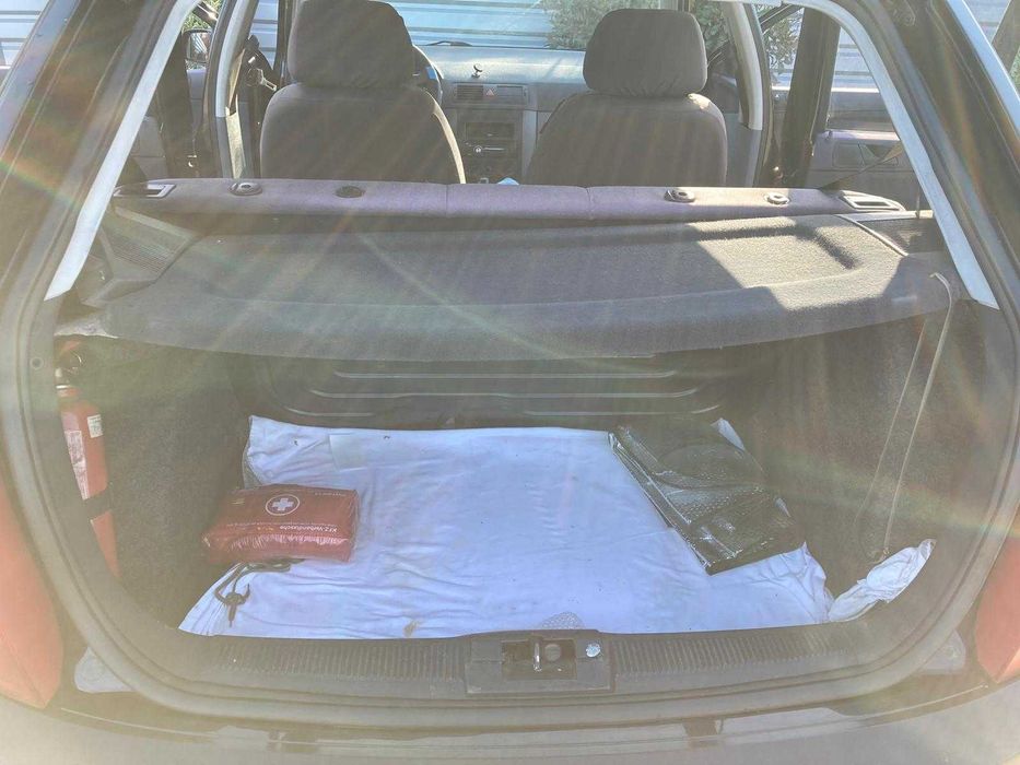 Skoda Fabia; culoare neagra
Vind Skoda Fabiamotorizare 1.4 benzina, Cu