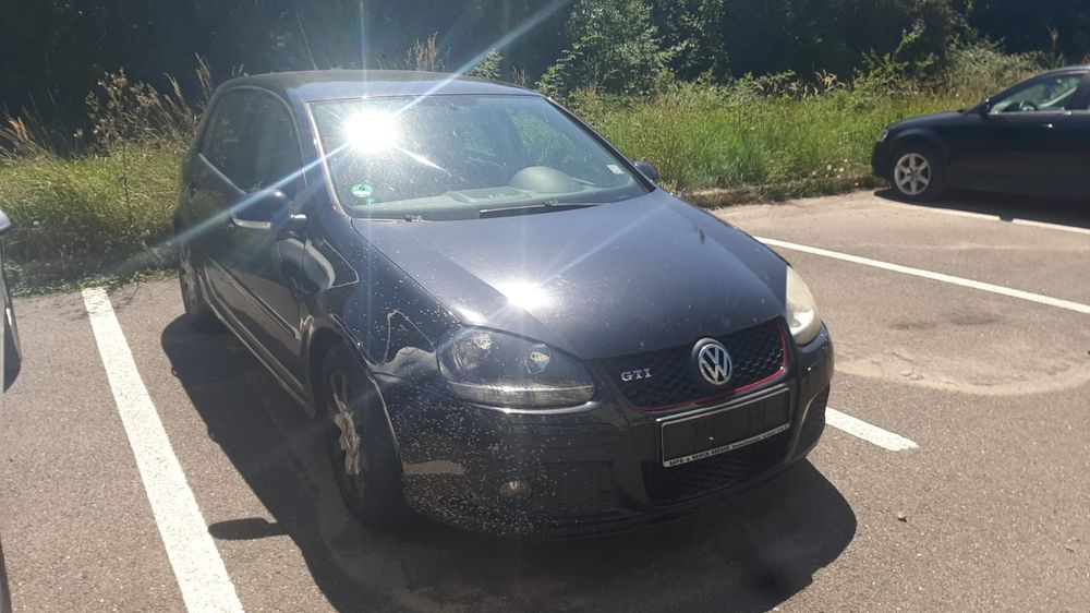 Vând 2 golfuri 5,pachet gti bkd, celălalt benzinar 1.4