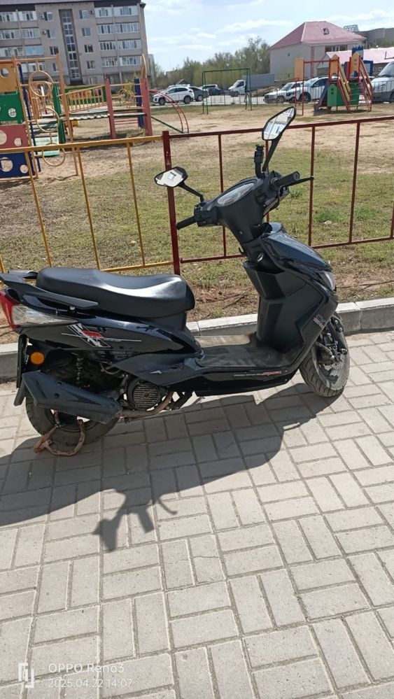 скутер M8,в отличном состоянии .с номером