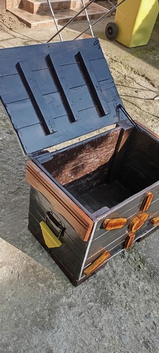 Ladă rustică din lemn