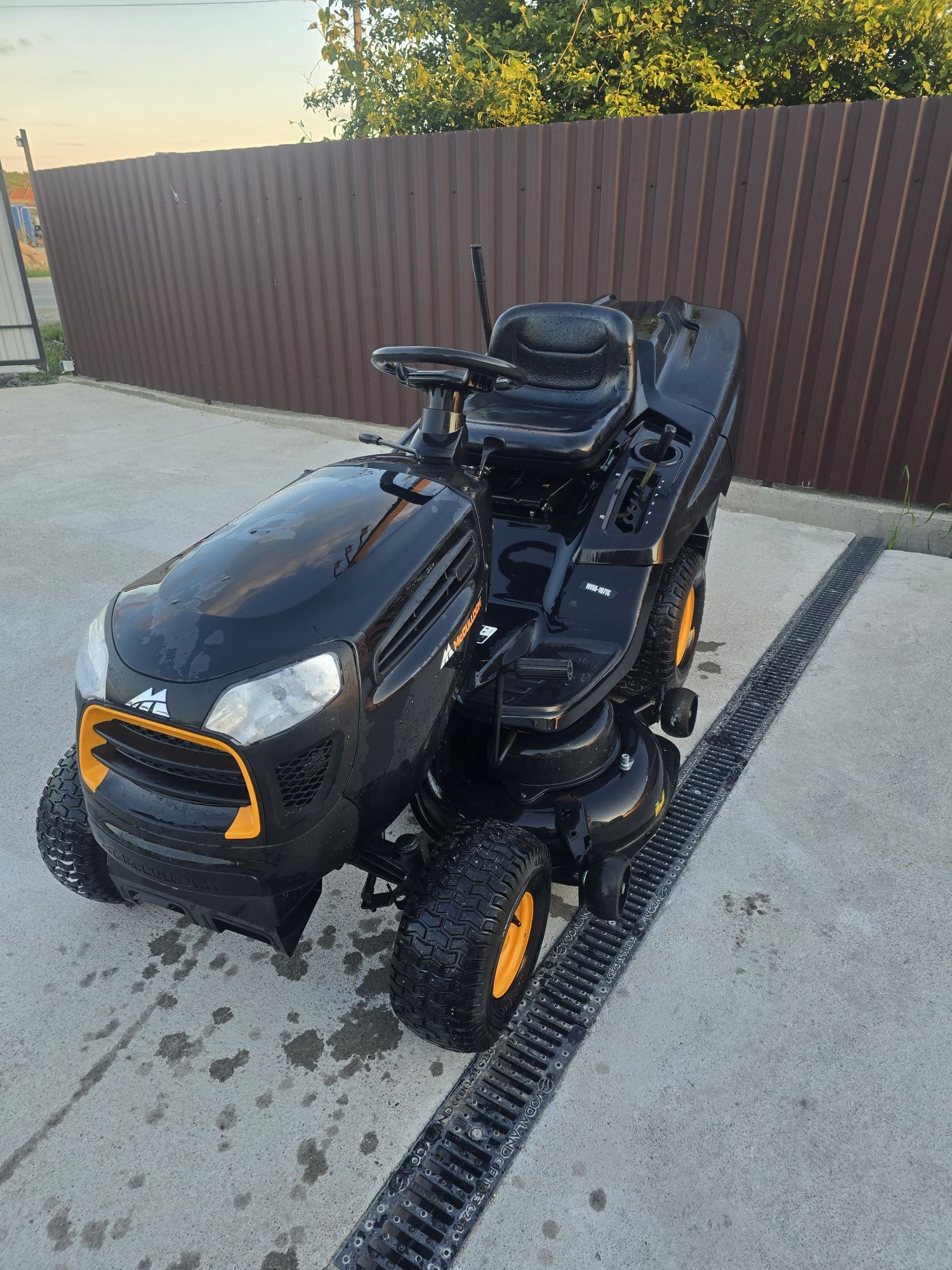 Tractoras Husqvarna McCulloch 15.5 cp